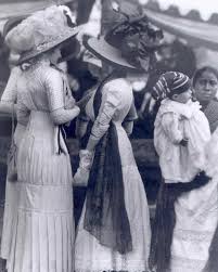 De Posadas al Glam: La Evolución de la Moda Navideña en México. - Imagen 4